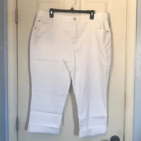 EVRI fit solutions modern white Capri - Picture 3 of 5